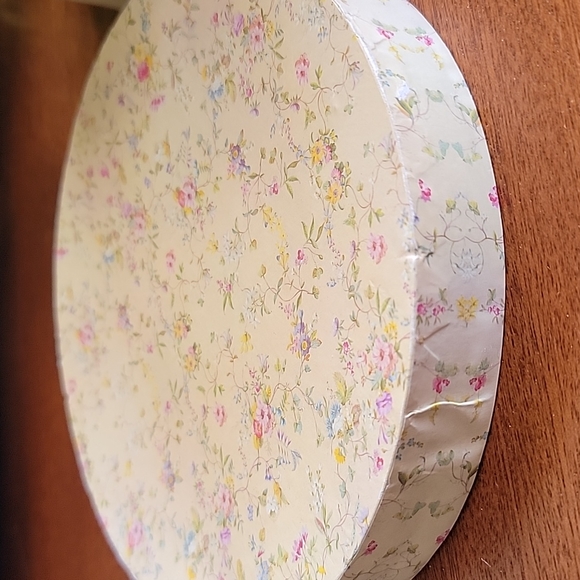 Putting on the Ritz Jewelry Unique Gift Box Victorian Bonnet 👒  with Hat Box - Picture 10 of 11